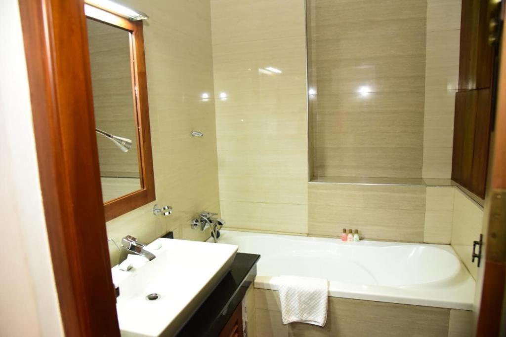 Aswadduma Hotel Дамбула Екстериор снимка